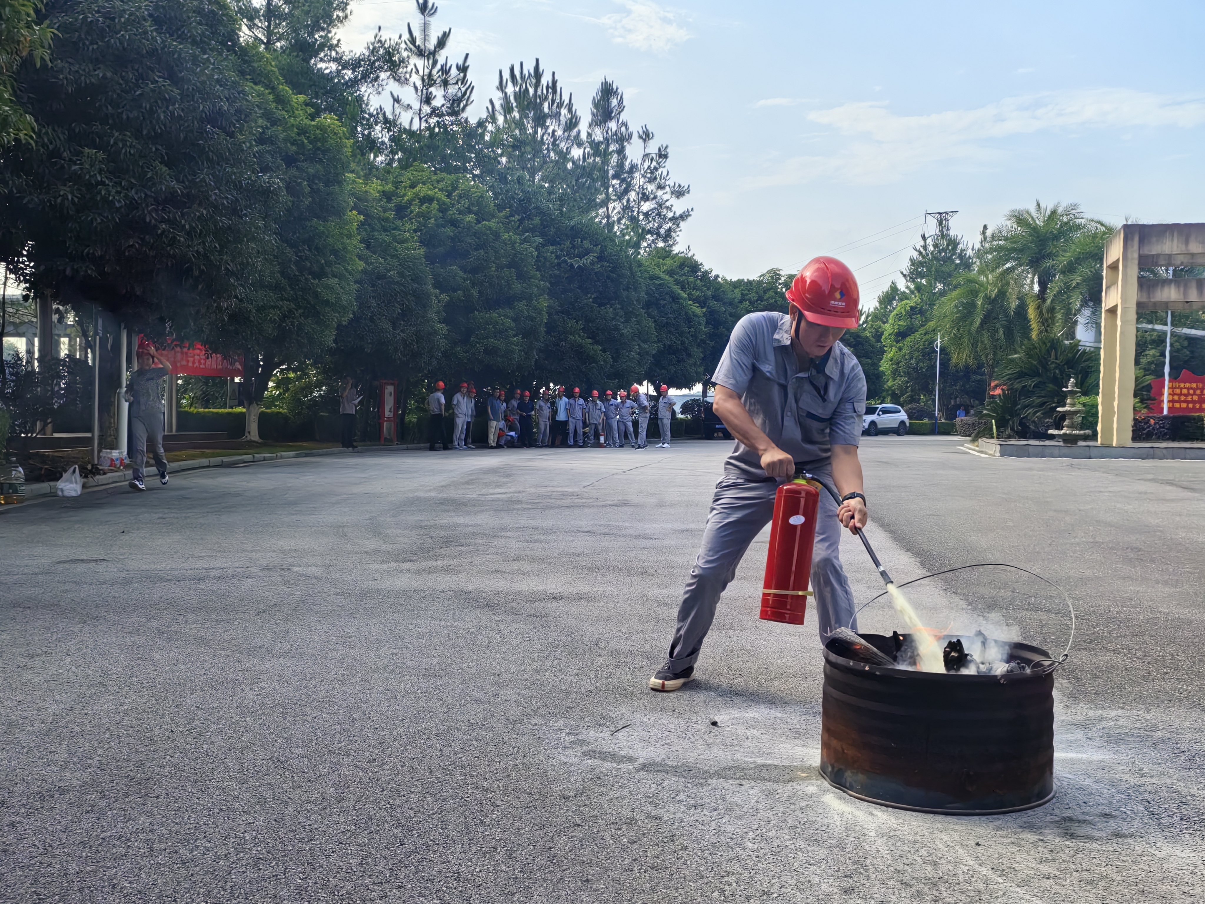 以賽促練強(qiáng)技能——蟒電公司開展消防技能比武